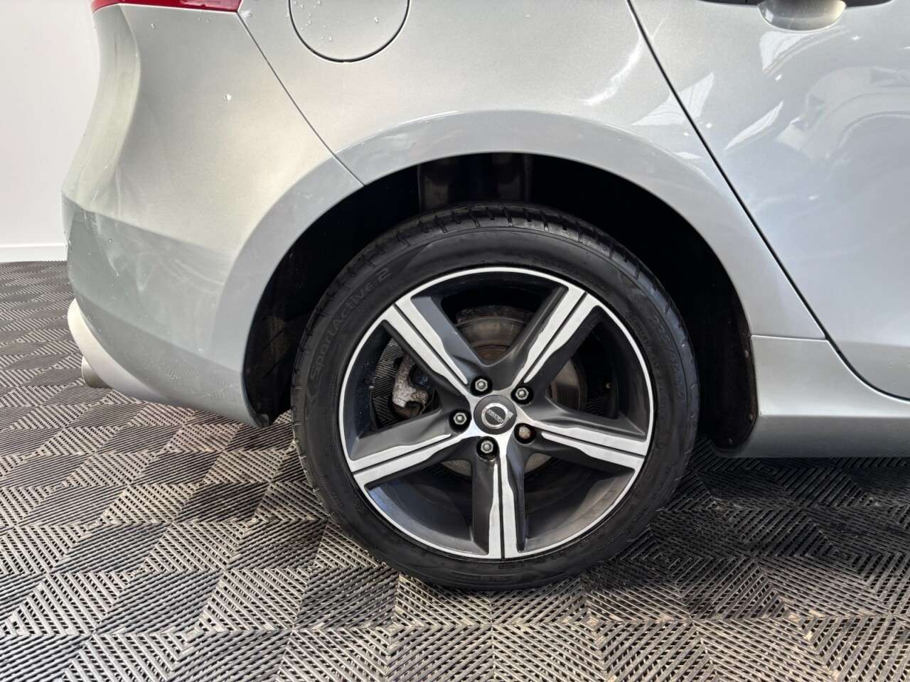 2018 VOLVO V40 2018 VOLVO V40