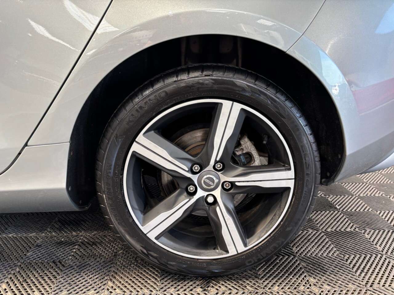 2018 VOLVO V40 2018 VOLVO V40
