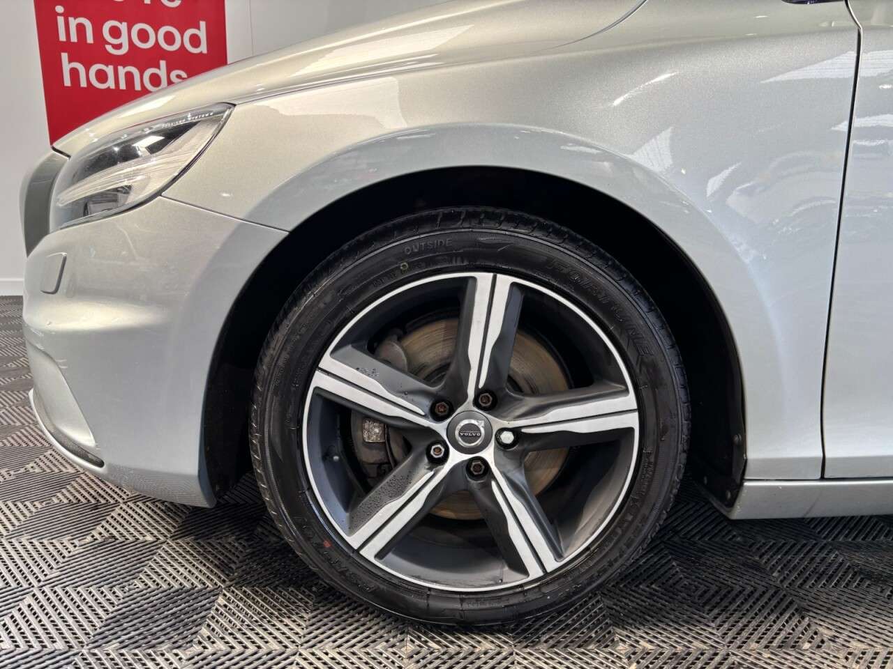 2018 VOLVO V40 2018 VOLVO V40