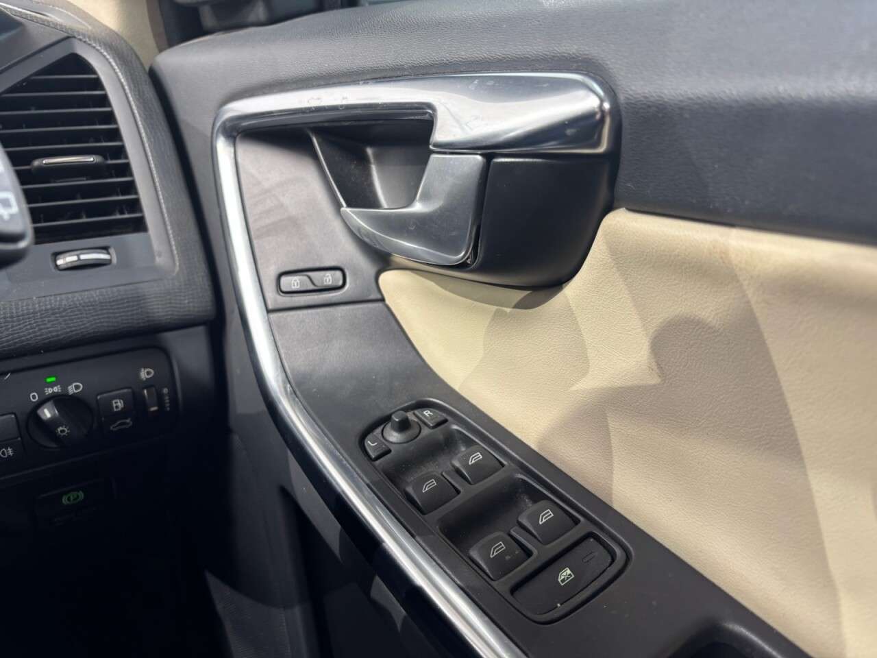 2012 VOLVO XC60 2012 VOLVO XC60