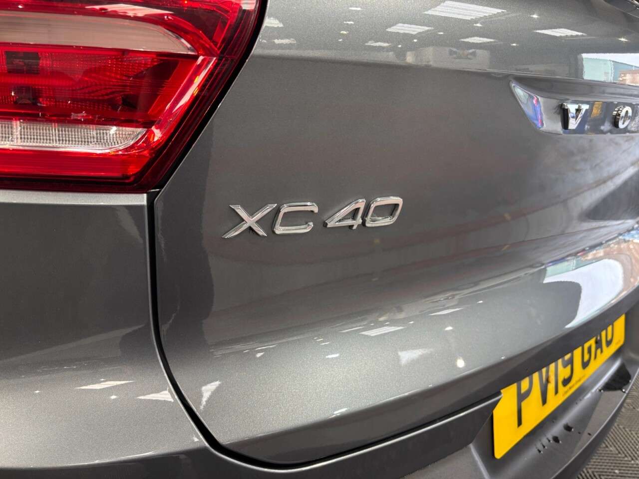 2019 VOLVO XC40 2019 VOLVO XC40