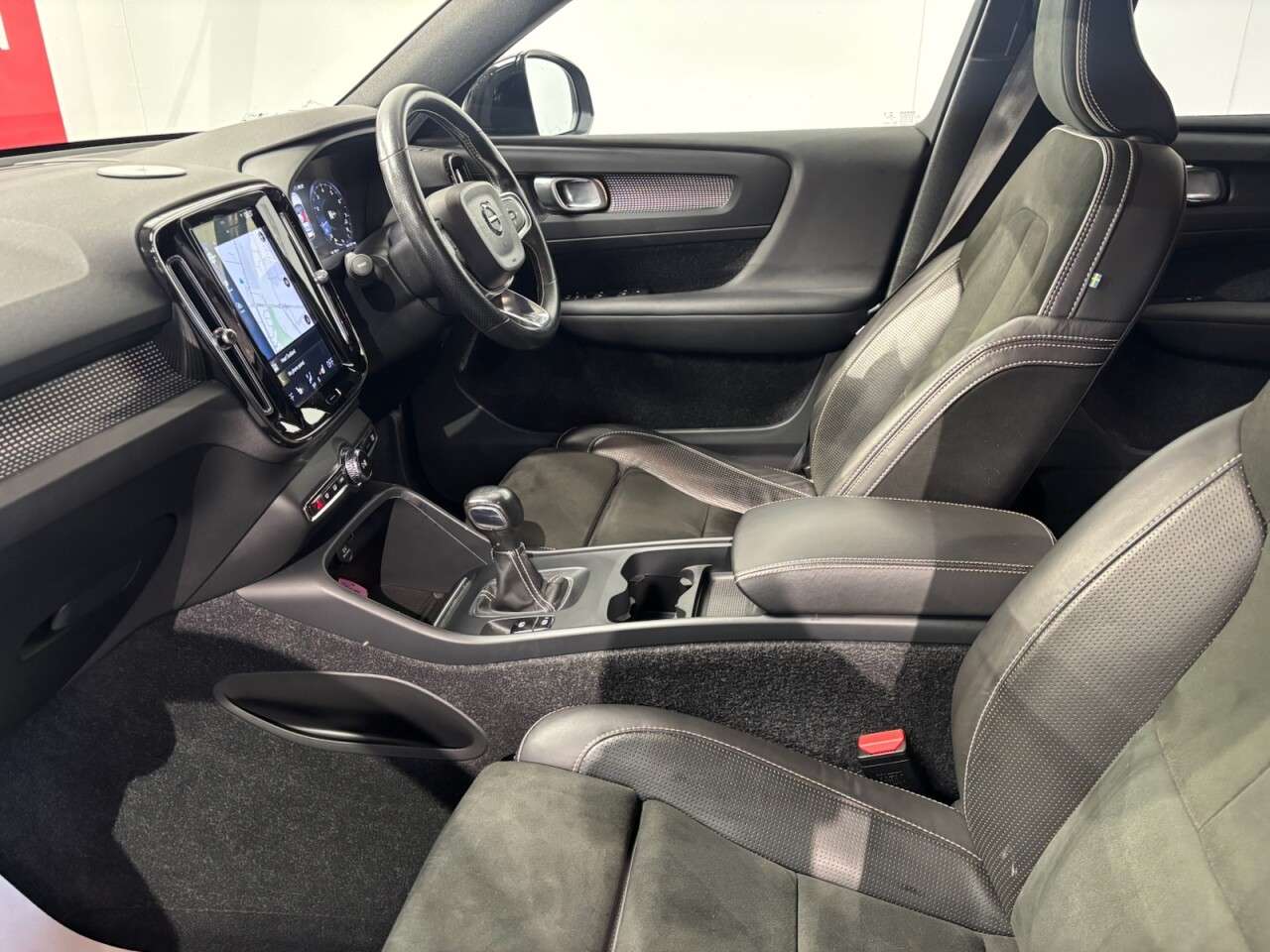 2019 VOLVO XC40 2019 VOLVO XC40