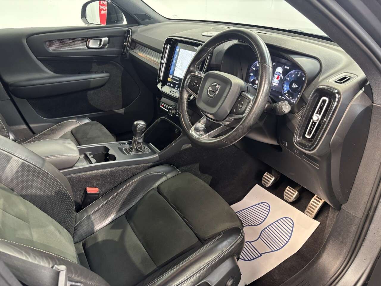 2019 VOLVO XC40 2019 VOLVO XC40