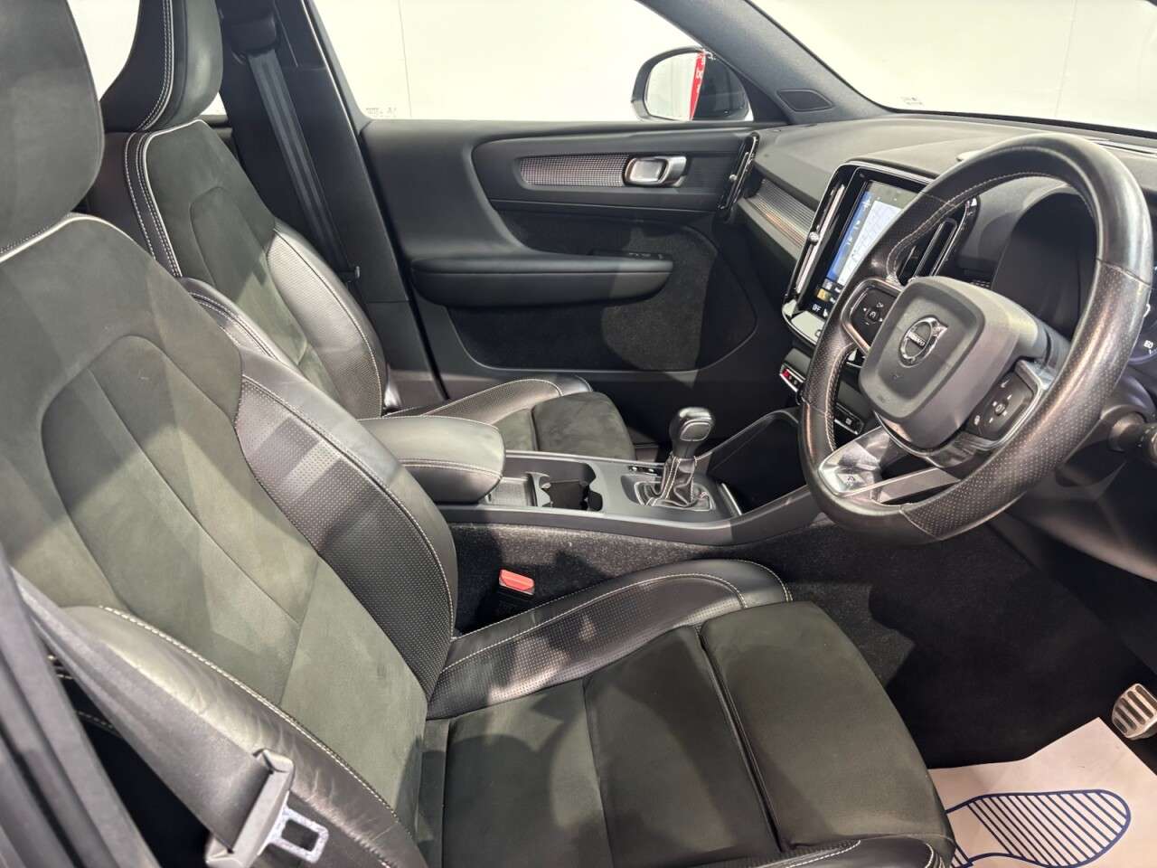2019 VOLVO XC40 2019 VOLVO XC40