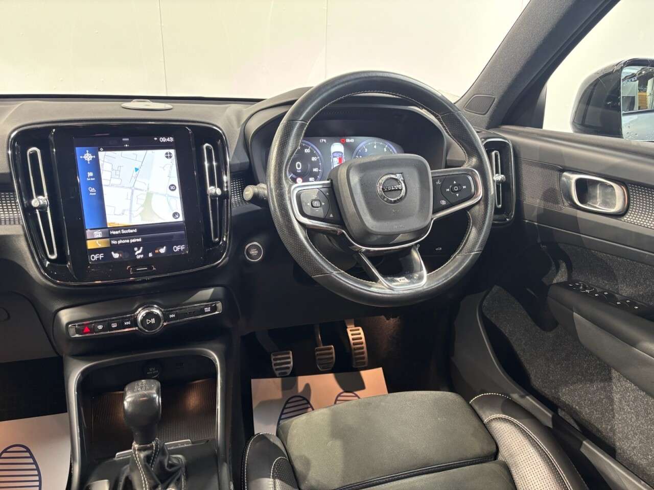2019 VOLVO XC40 2019 VOLVO XC40