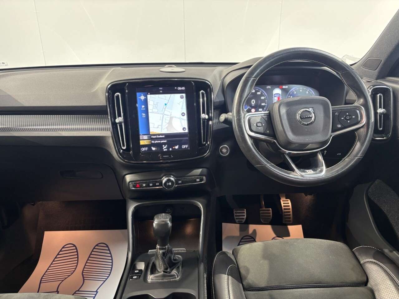 2019 VOLVO XC40 2019 VOLVO XC40