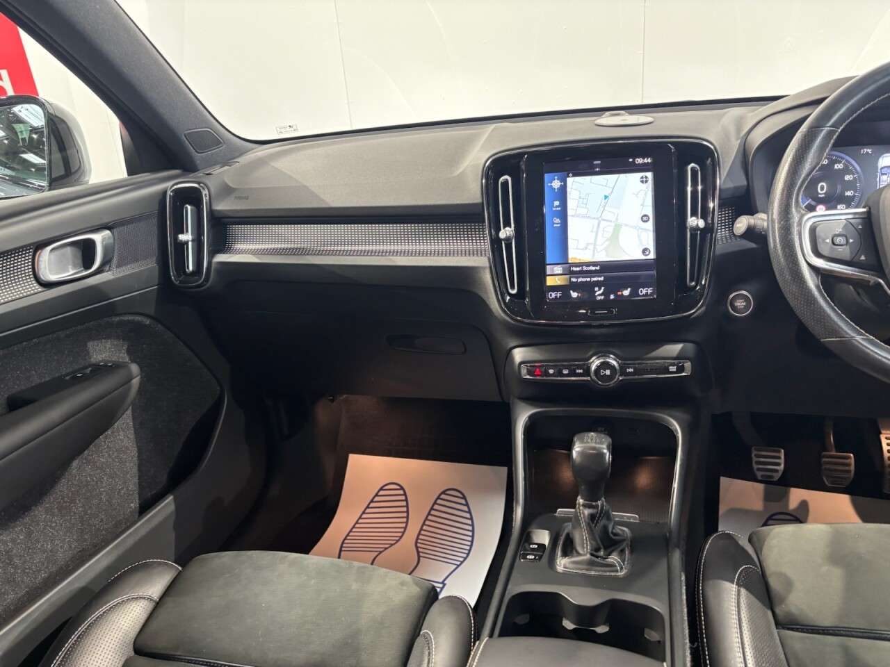 2019 VOLVO XC40 2019 VOLVO XC40