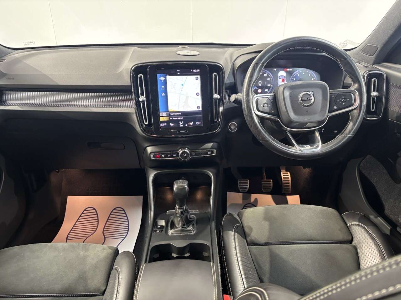 2019 VOLVO XC40 2019 VOLVO XC40