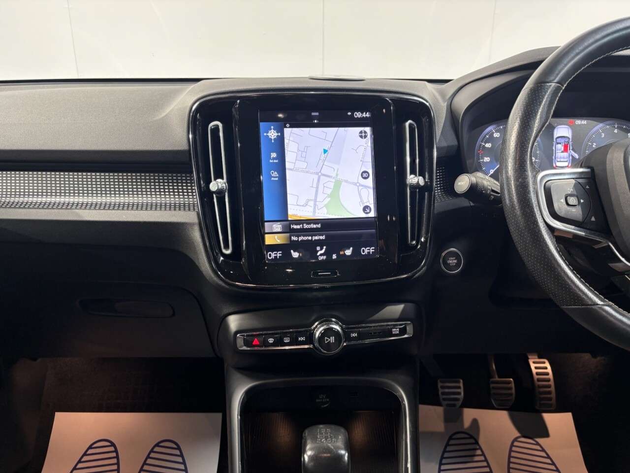 2019 VOLVO XC40 2019 VOLVO XC40