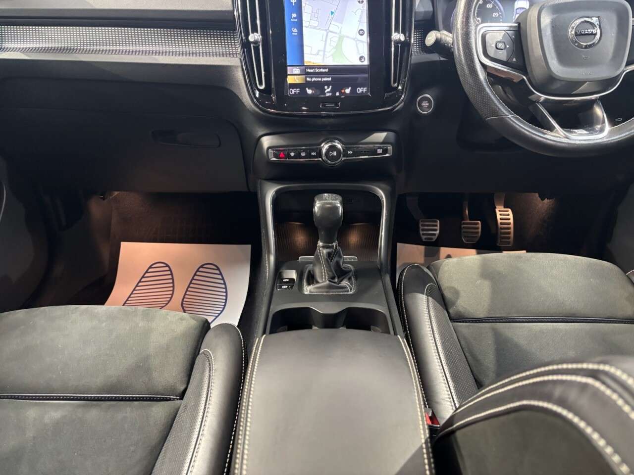 2019 VOLVO XC40 2019 VOLVO XC40