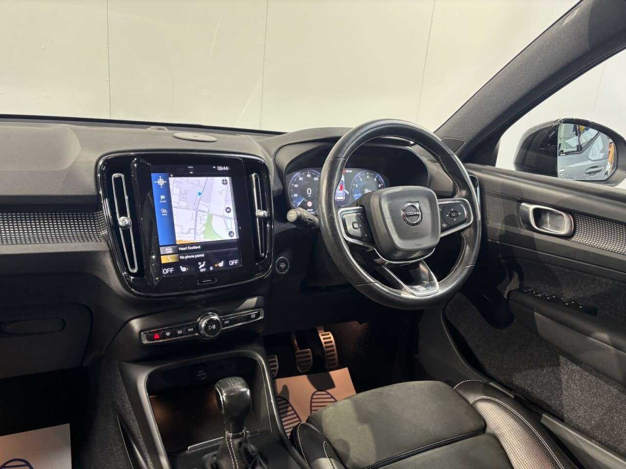 2019 VOLVO XC40 2019 VOLVO XC40