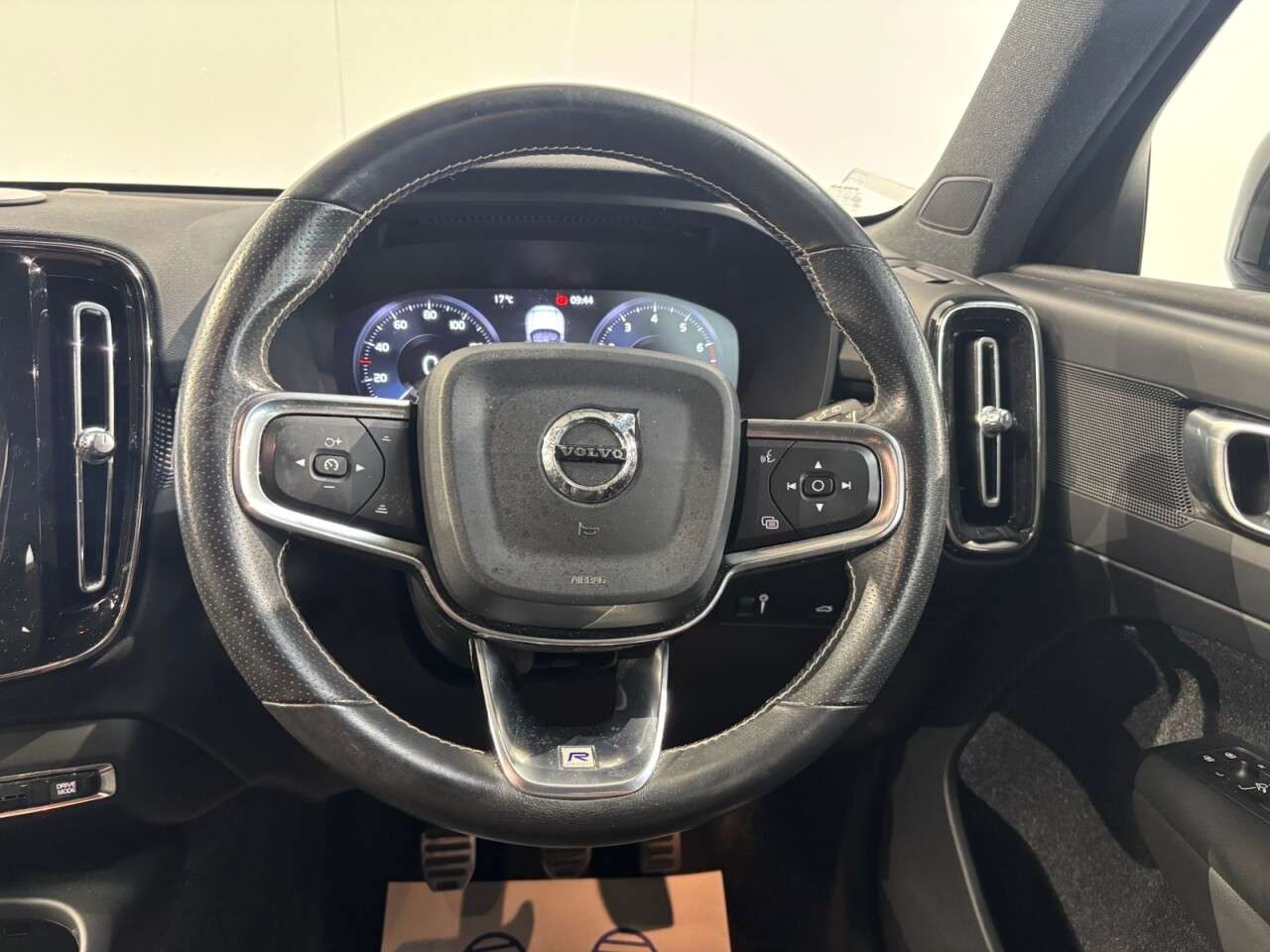 2019 VOLVO XC40 2019 VOLVO XC40