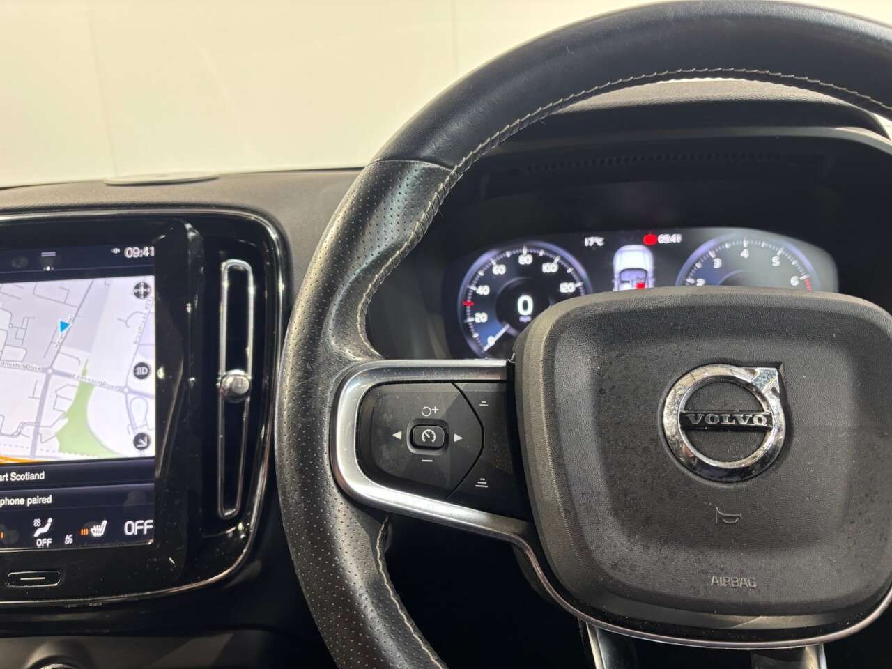 2019 VOLVO XC40 2019 VOLVO XC40