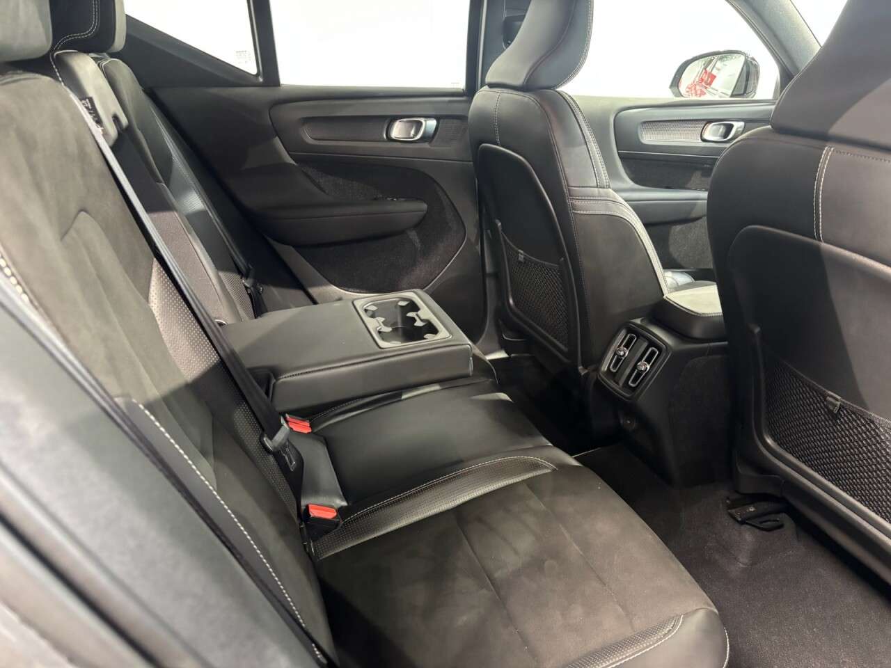 2019 VOLVO XC40 2019 VOLVO XC40
