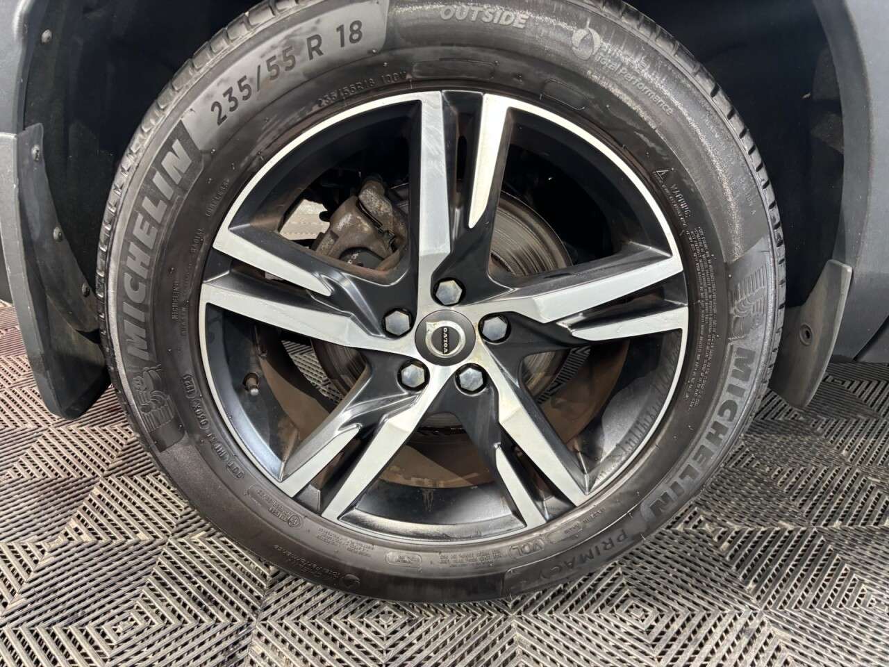 2019 VOLVO XC40 2019 VOLVO XC40