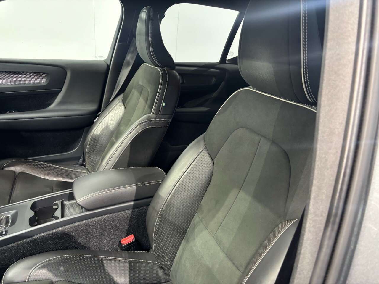 2019 VOLVO XC40 2019 VOLVO XC40