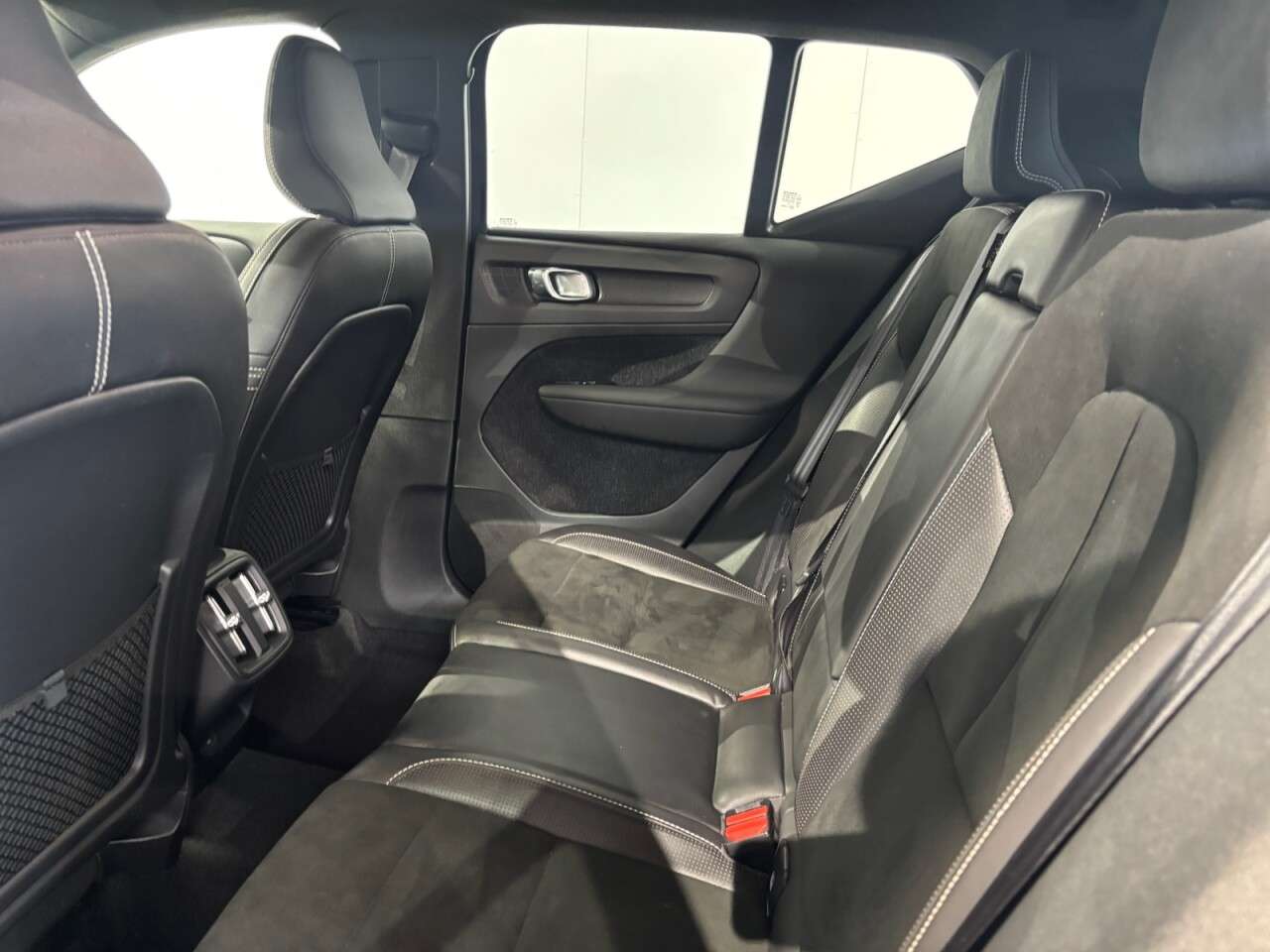 2019 VOLVO XC40 2019 VOLVO XC40