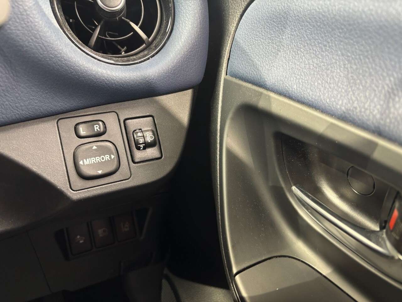 2018 TOYOTA YARIS 2018 TOYOTA YARIS