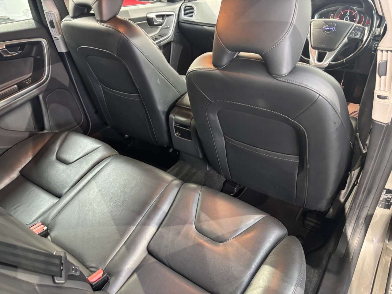 2014 VOLVO V60 2014 VOLVO V60