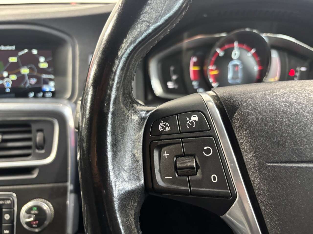 2014 VOLVO V60 2014 VOLVO V60