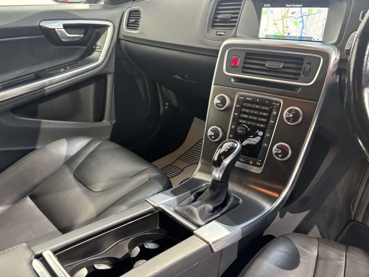 2014 VOLVO V60 2014 VOLVO V60