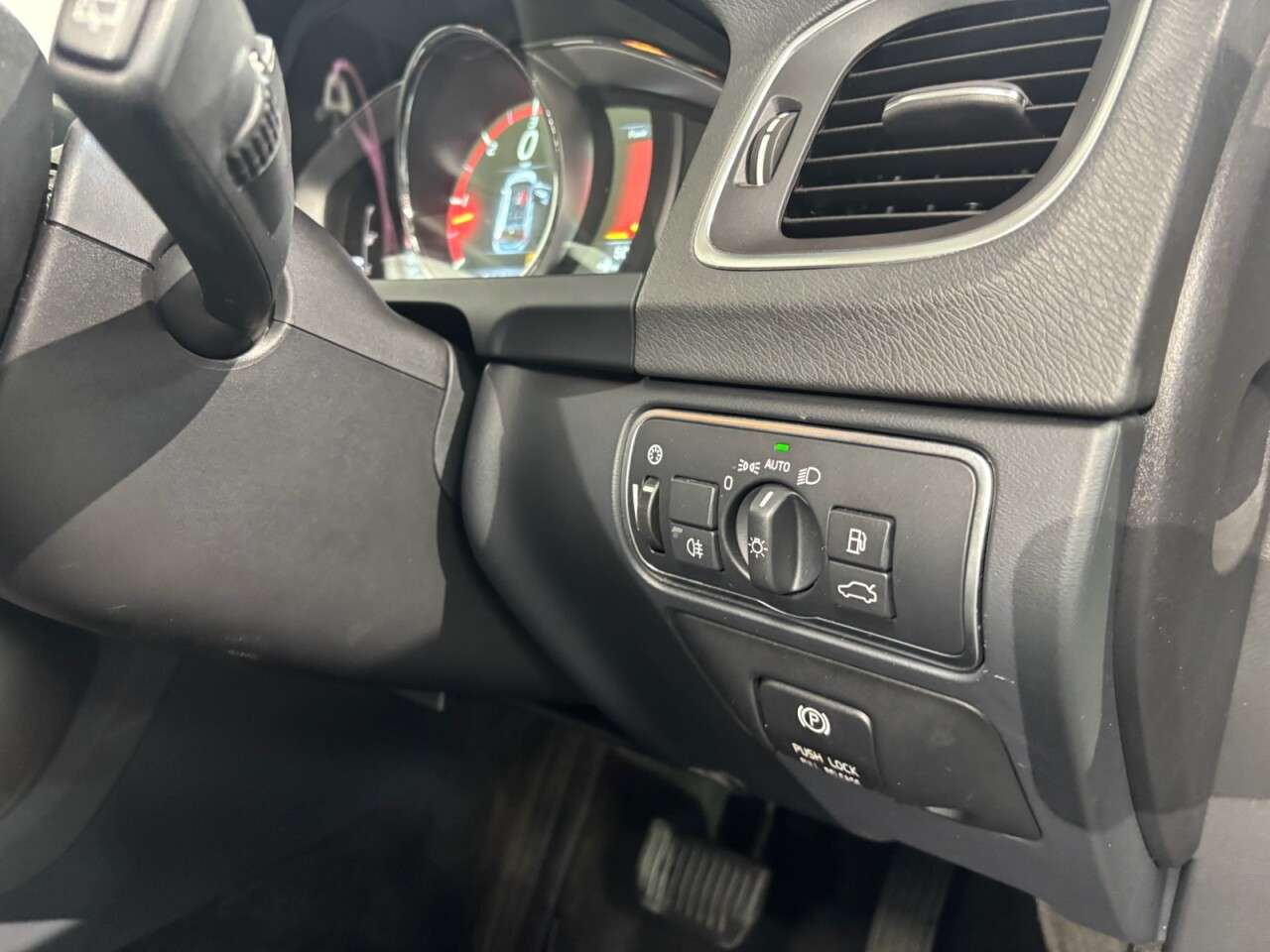 2014 VOLVO V60 2014 VOLVO V60