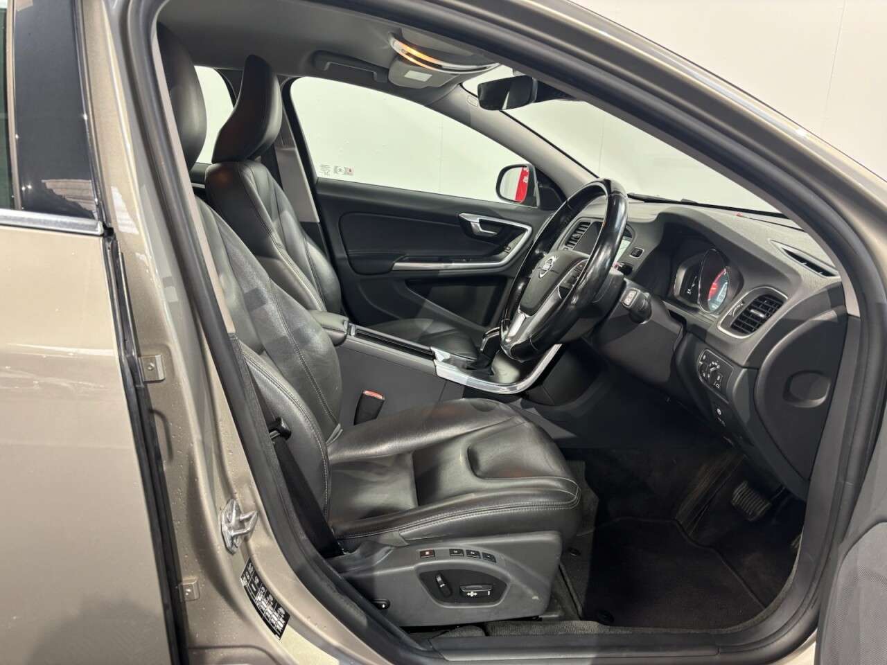 2014 VOLVO V60 2014 VOLVO V60
