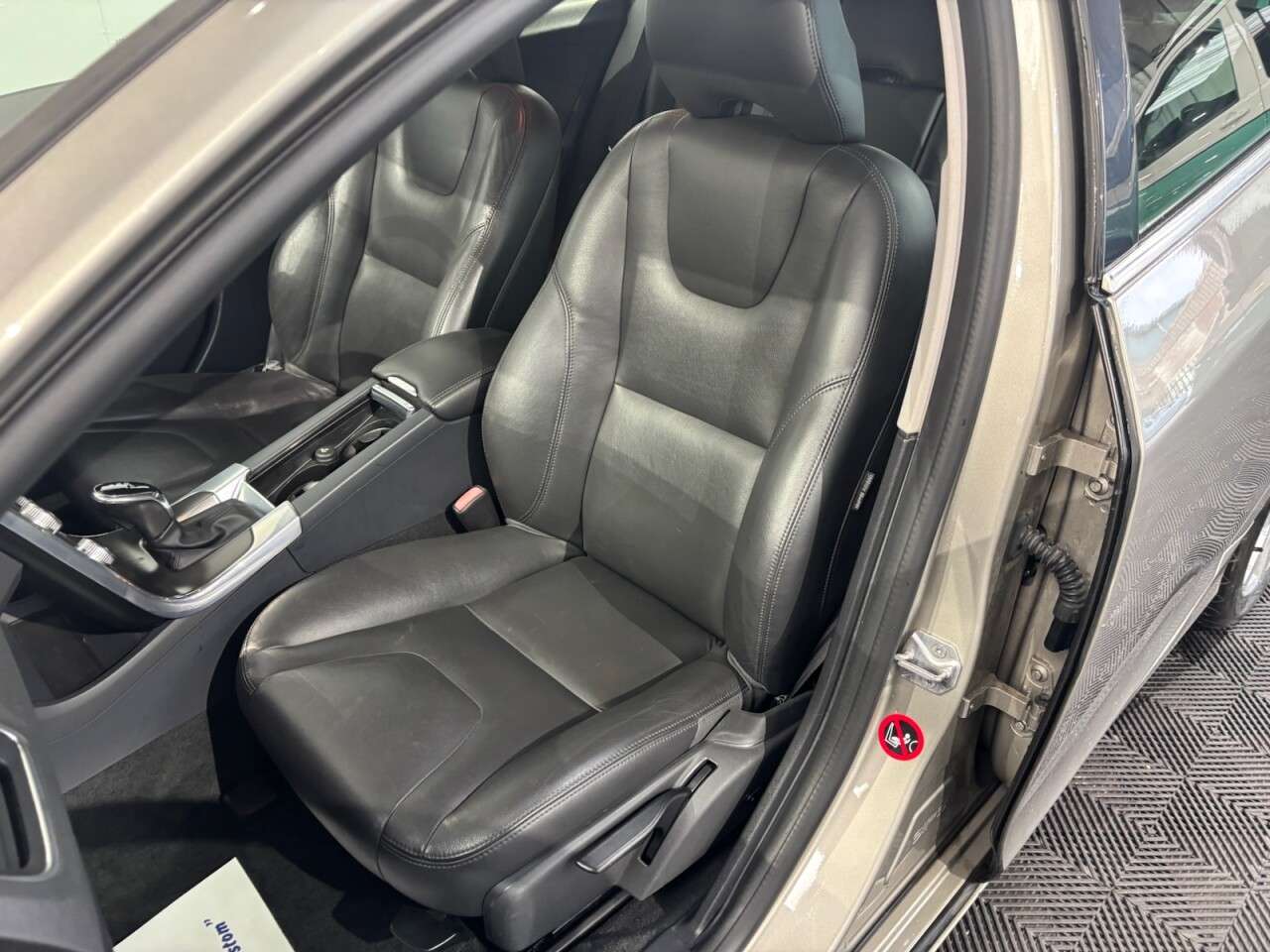2014 VOLVO V60 2014 VOLVO V60