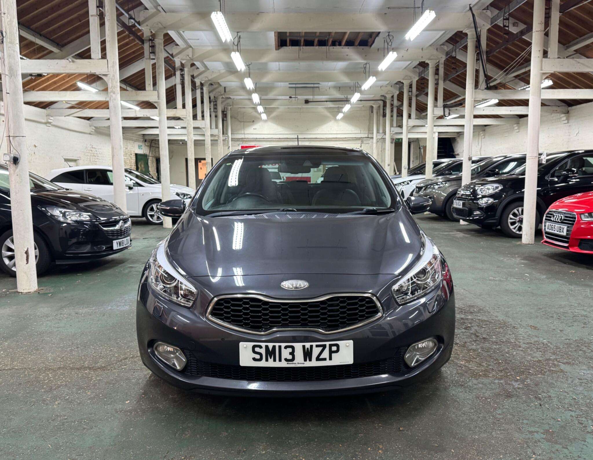 A 2013 KIA CEED 1.6 CRDi EcoDynamics 4 Tech Euro 5 (s/s) 5dr A 2013 KIA CEED 1.6 CRDi EcoDynamics 4 Tech Euro 5 (s/s) 5dr