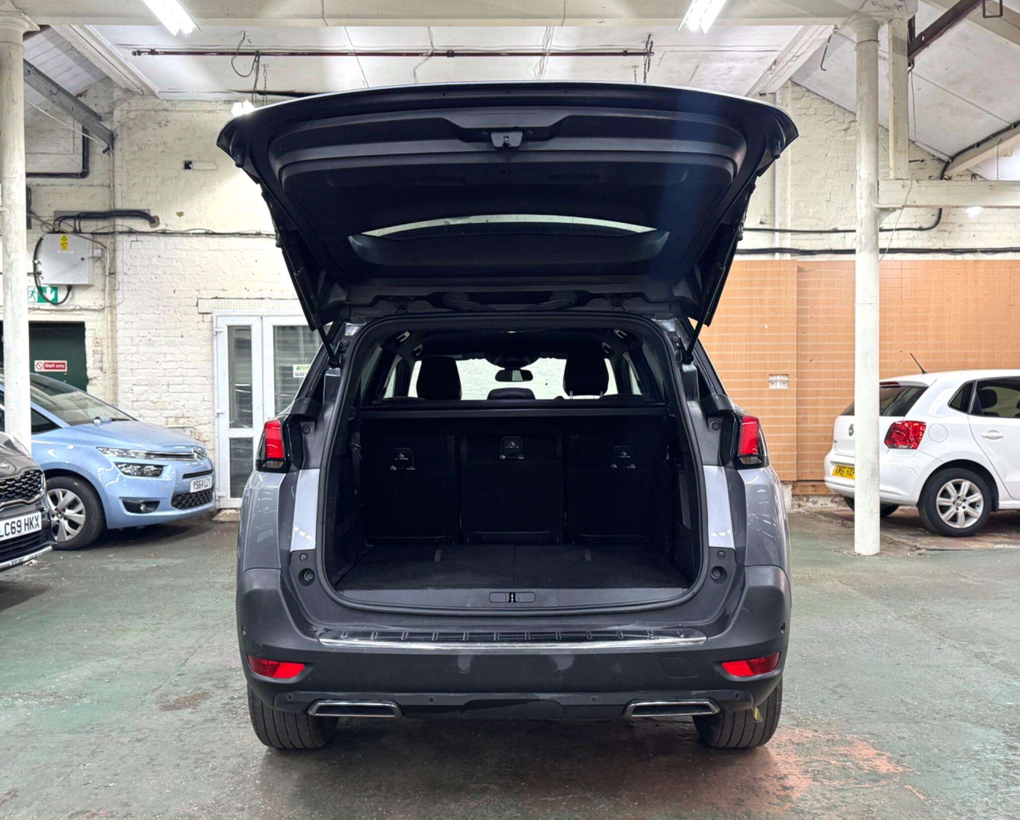 2017 PEUGEOT 5008 2017 PEUGEOT 5008