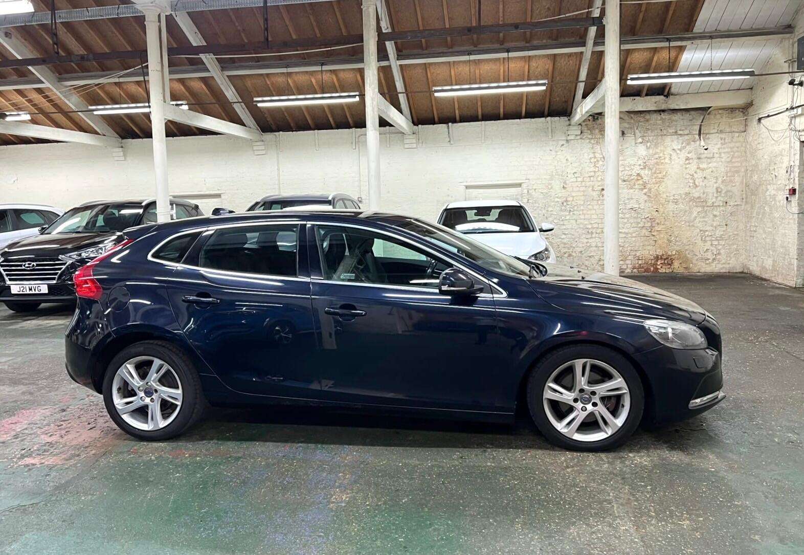 2015 VOLVO V40 2015 VOLVO V40