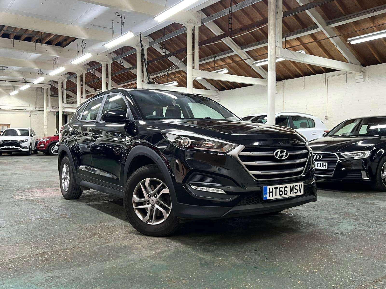 A 2017 HYUNDAI TUCSON 1.6 GDi Blue Drive S Euro 6 (s/s) 5dr A 2017 HYUNDAI TUCSON 1.6 GDi Blue Drive S Euro 6 (s/s) 5dr