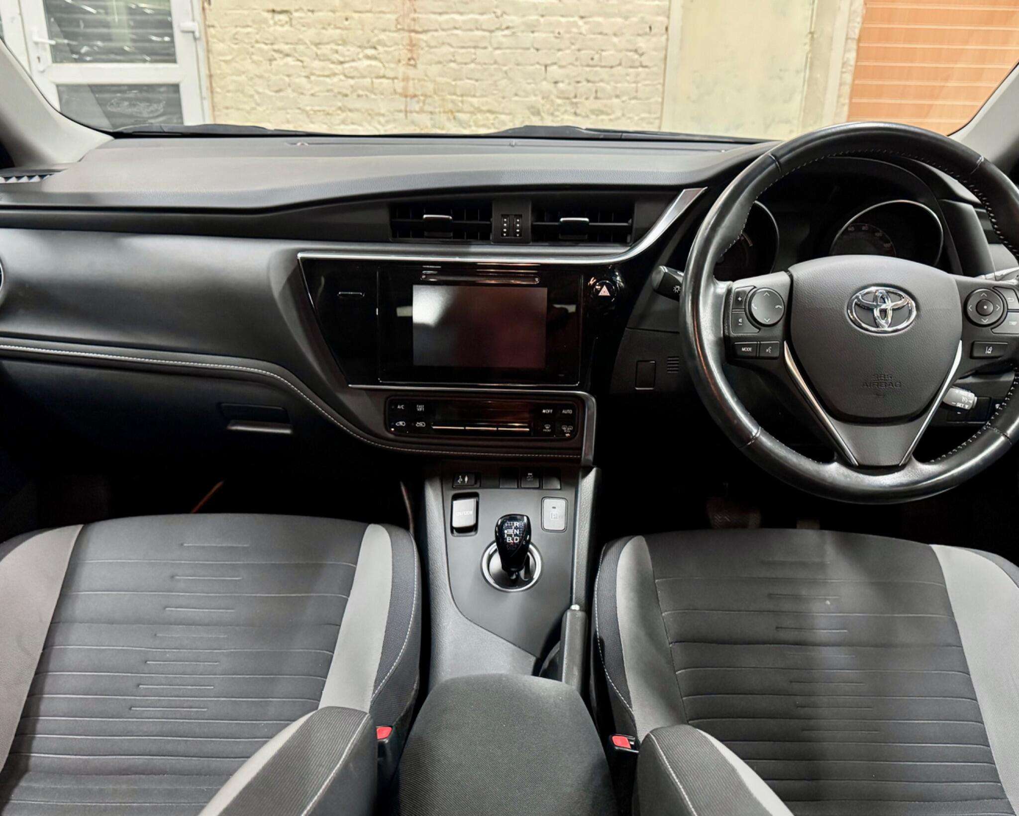 2018 TOYOTA AURIS 2018 TOYOTA AURIS