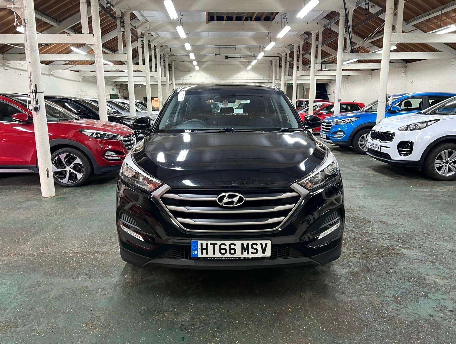 A 2017 HYUNDAI TUCSON 1.6 GDi Blue Drive S Euro 6 (s/s) 5dr A 2017 HYUNDAI TUCSON 1.6 GDi Blue Drive S Euro 6 (s/s) 5dr