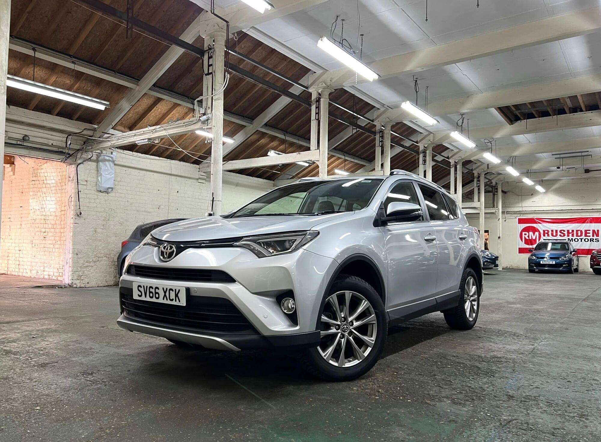 A 2016 TOYOTA RAV4 2.0 D-4D Excel Euro 6 (s/s) 5dr A 2016 TOYOTA RAV4 2.0 D-4D Excel Euro 6 (s/s) 5dr