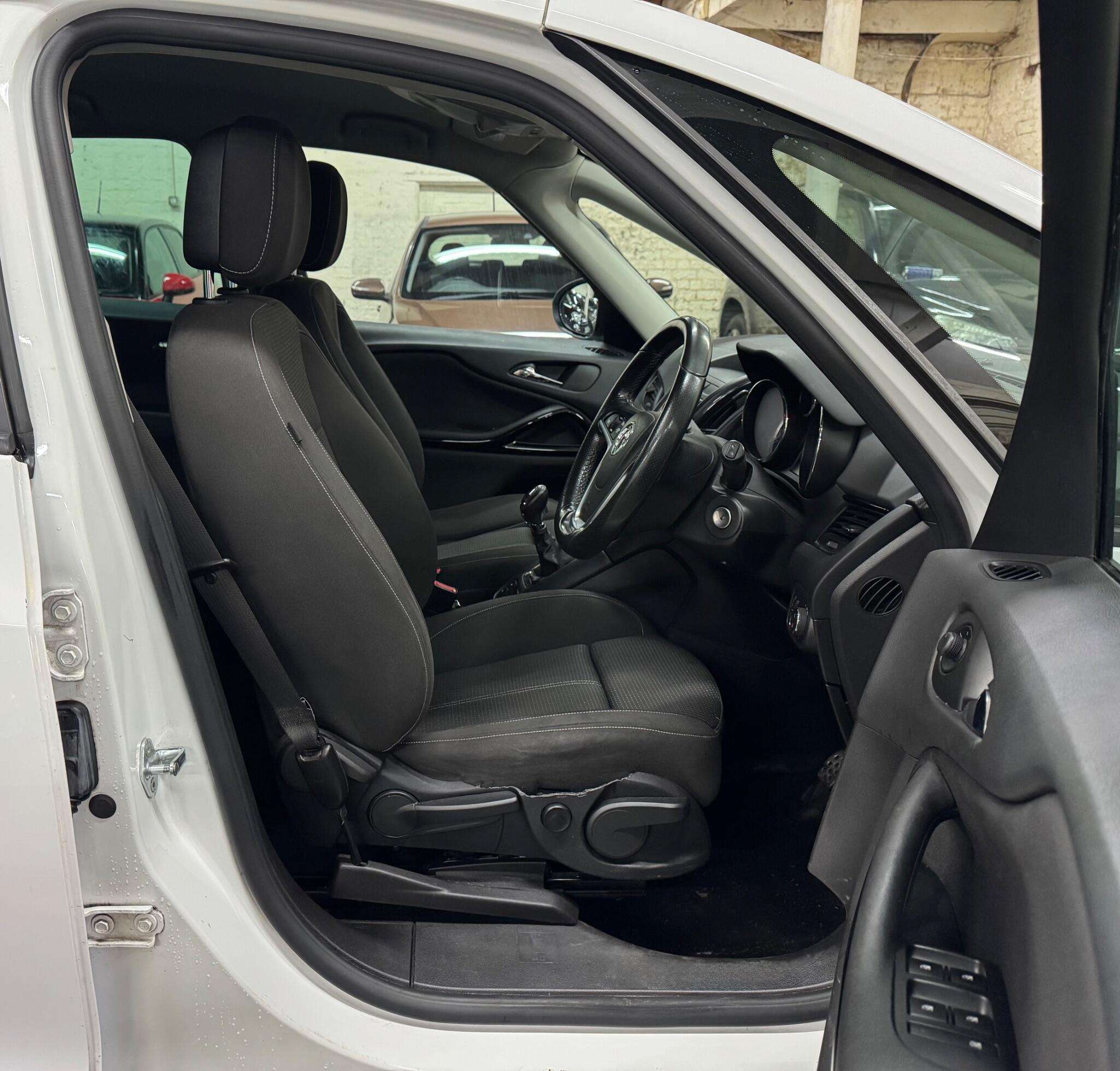 2015 VAUXHALL ZAFIRA TOURER 2015 VAUXHALL ZAFIRA TOURER