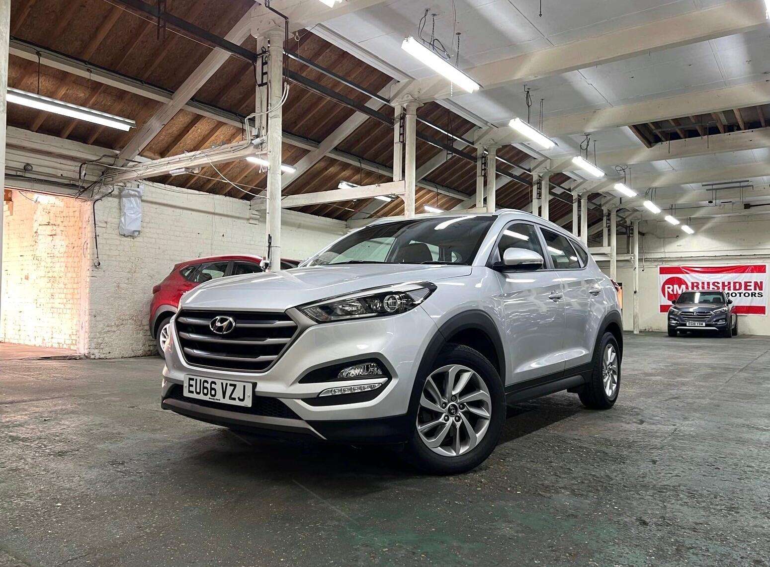 A 2016 HYUNDAI TUCSON 1.7 CRDi Blue Drive SE Nav Euro 6 (s/s) 5dr A 2016 HYUNDAI TUCSON 1.7 CRDi Blue Drive SE Nav Euro 6 (s/s) 5dr