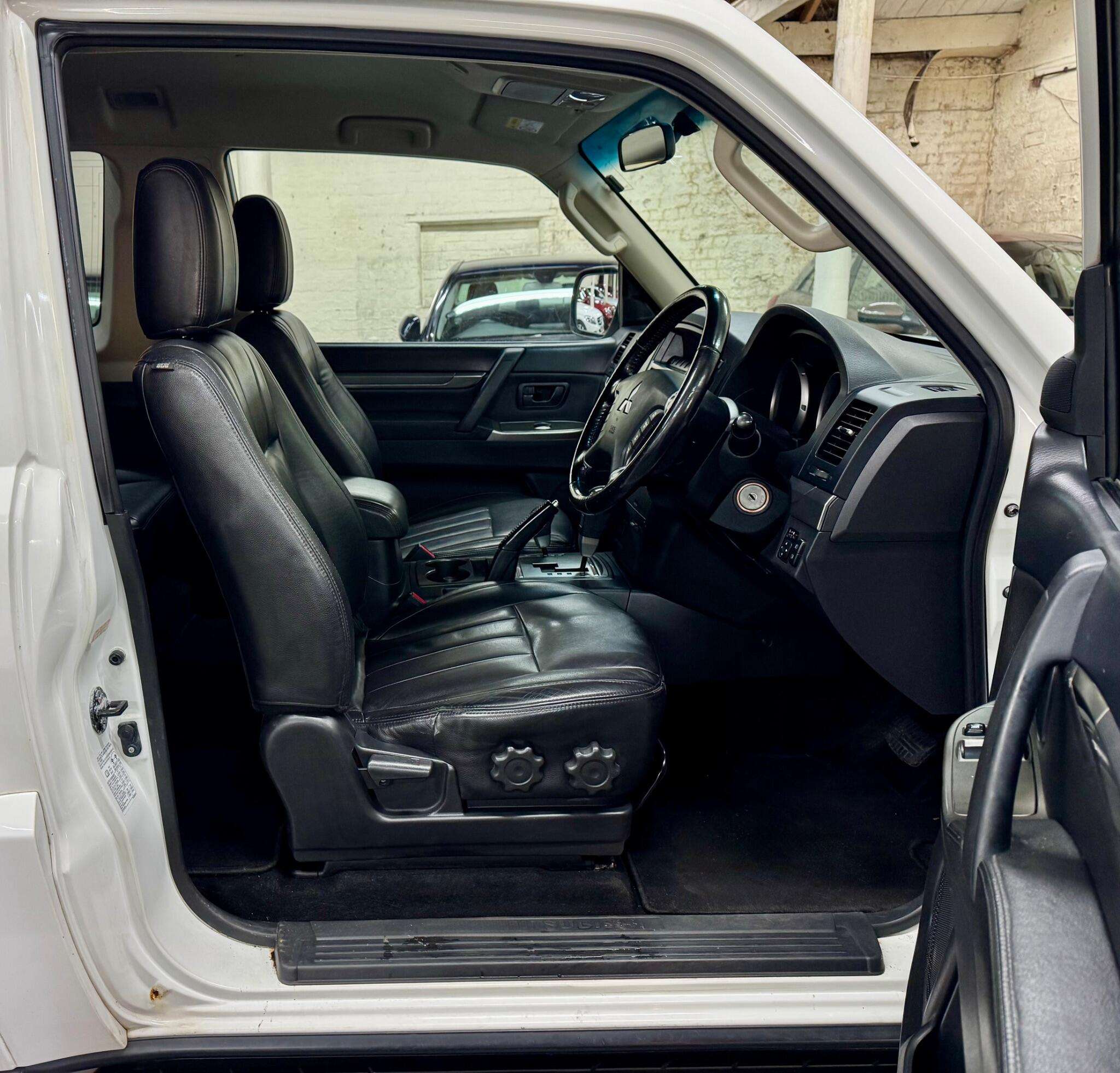 2014 MITSUBISHI SHOGUN 2014 MITSUBISHI SHOGUN