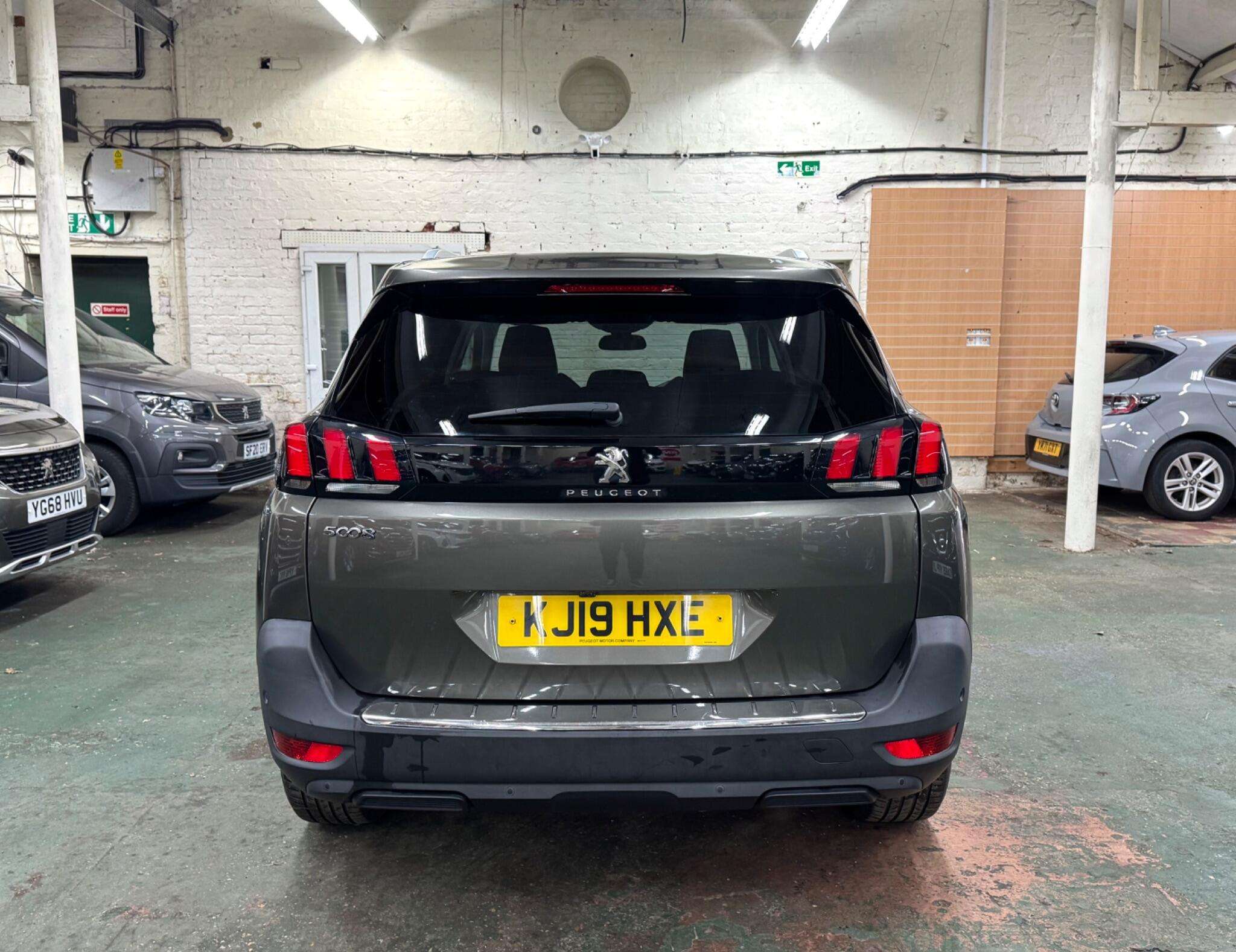 2019 PEUGEOT 5008 2019 PEUGEOT 5008