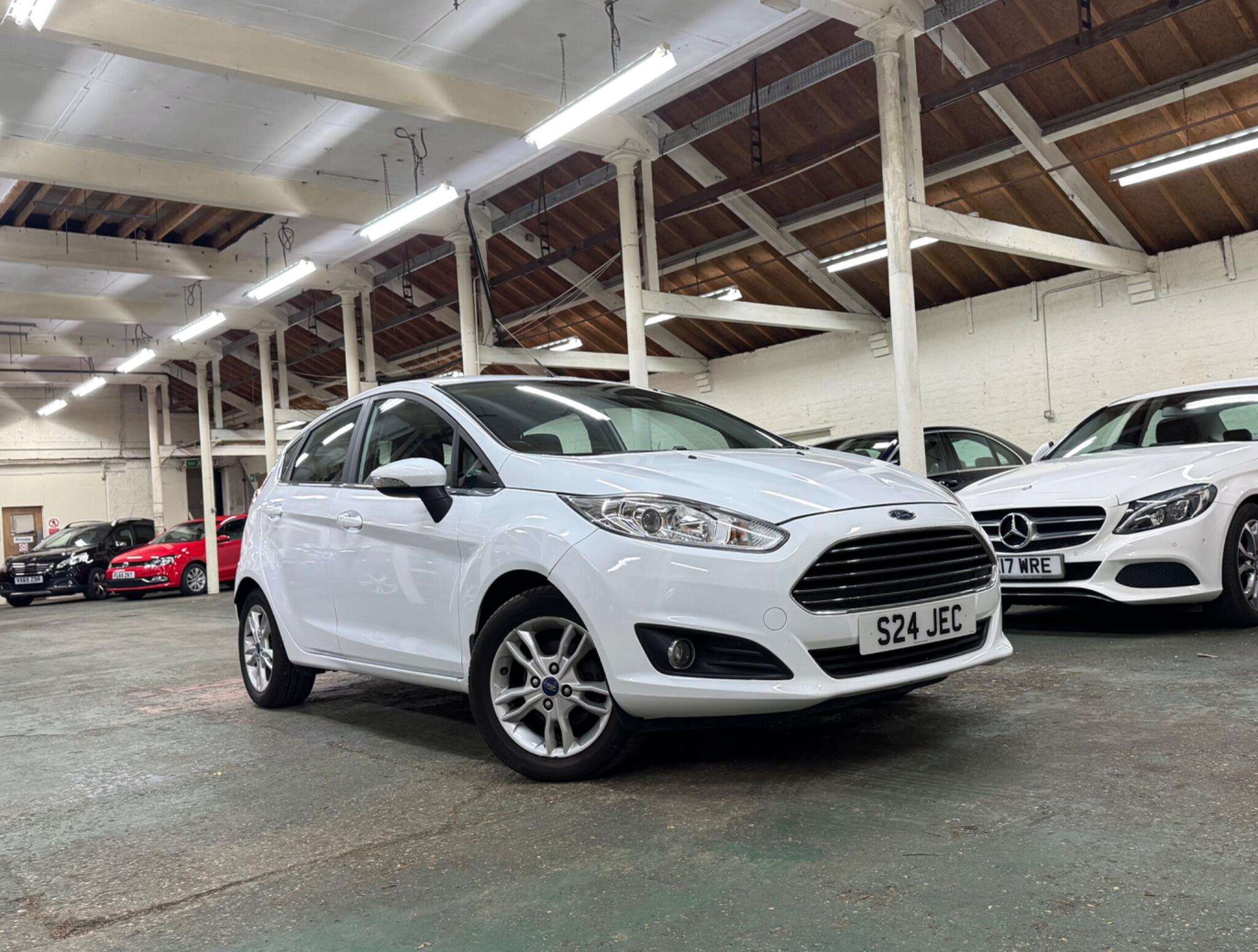A 2015 FORD FIESTA 1.0 Zetec Euro 5 (s/s) 5dr A 2015 FORD FIESTA 1.0 Zetec Euro 5 (s/s) 5dr