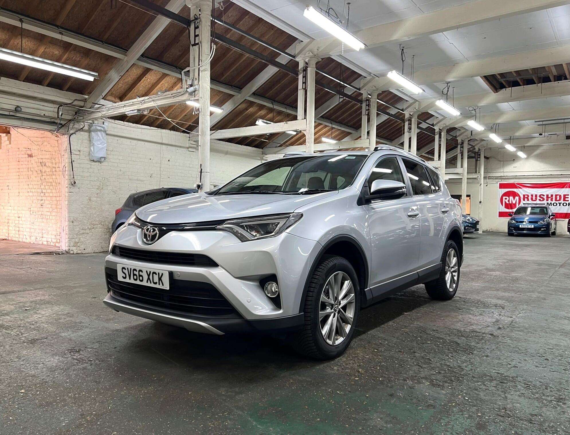 A 2016 TOYOTA RAV4 2.0 D-4D Excel Euro 6 (s/s) 5dr A 2016 TOYOTA RAV4 2.0 D-4D Excel Euro 6 (s/s) 5dr
