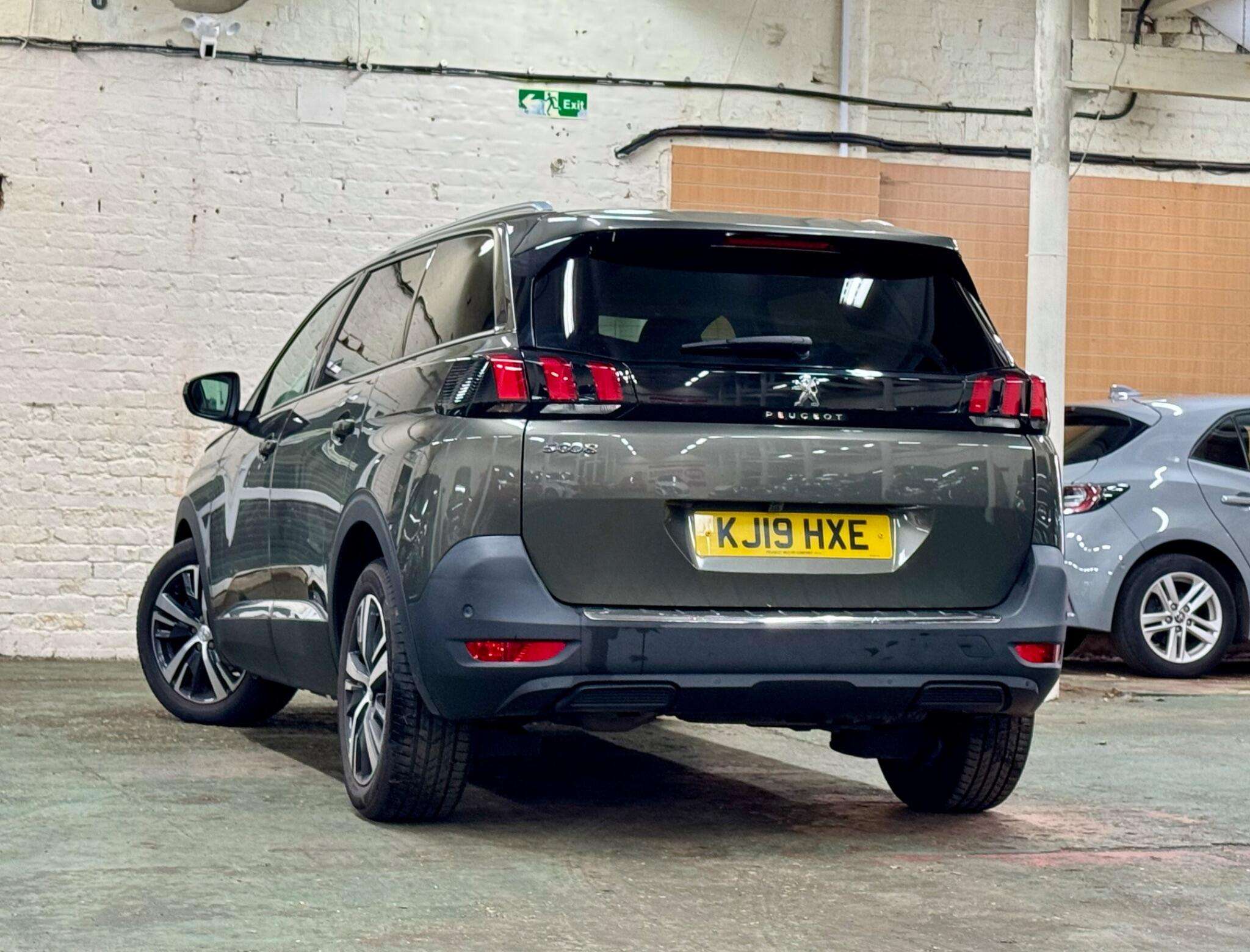 2019 PEUGEOT 5008 2019 PEUGEOT 5008