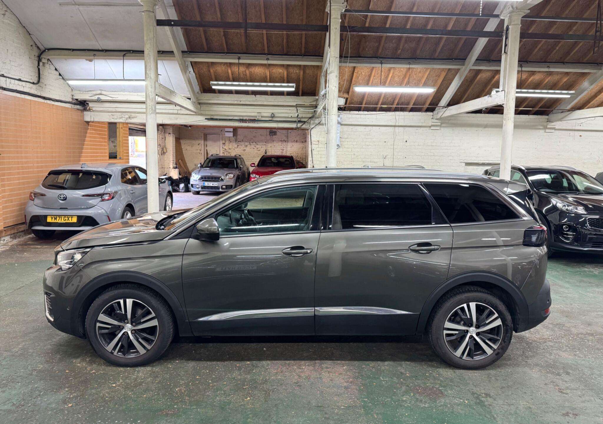 2019 PEUGEOT 5008 2019 PEUGEOT 5008