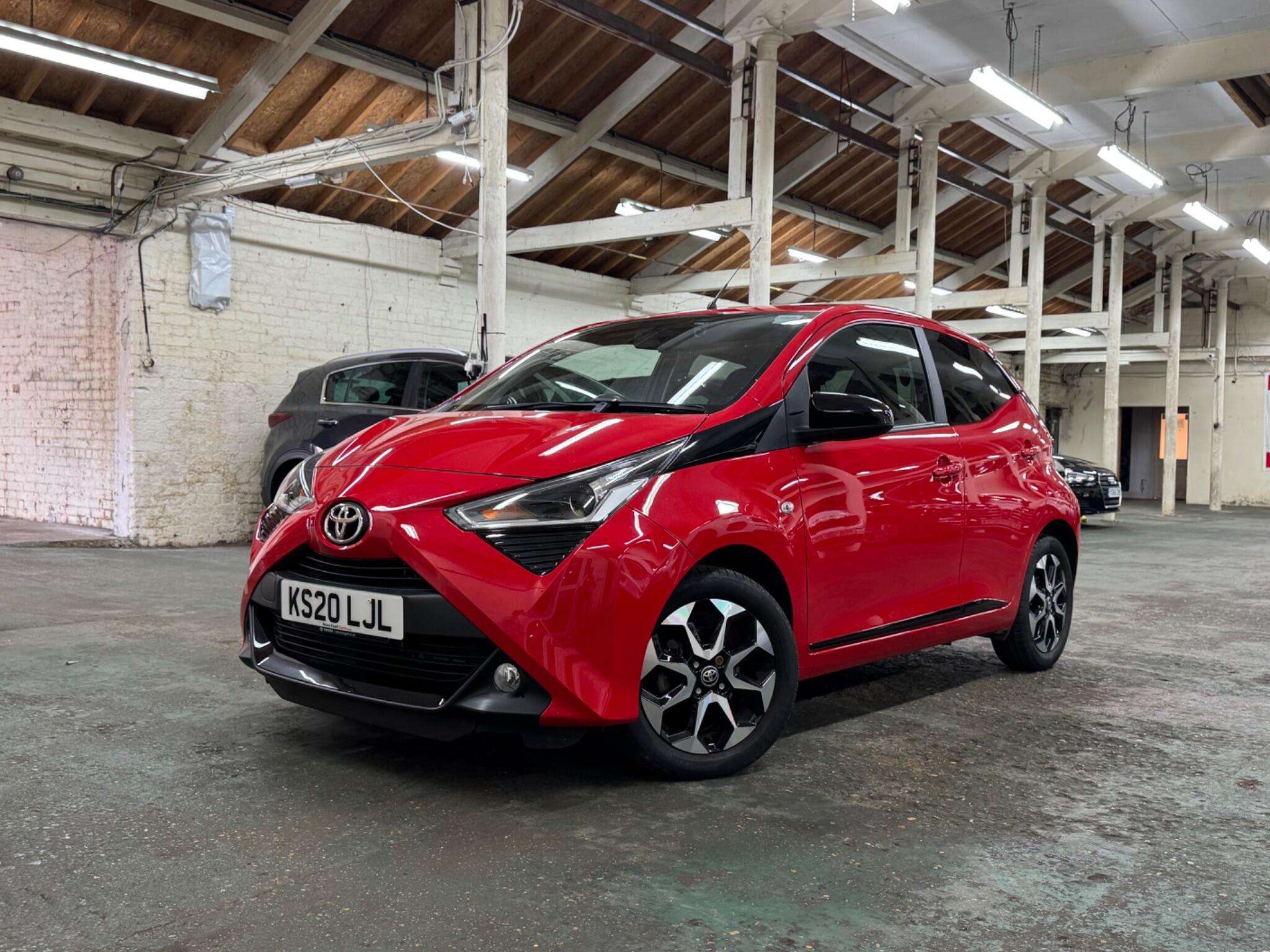 A 2020 TOYOTA AYGO 1.0 VVT-i x-trend Funroof x-shift Euro 6 5dr A 2020 TOYOTA AYGO 1.0 VVT-i x-trend Funroof x-shift Euro 6 5dr