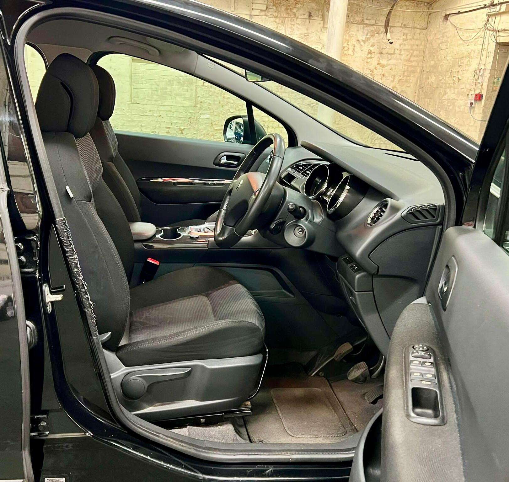 2011 PEUGEOT 3008 2011 PEUGEOT 3008