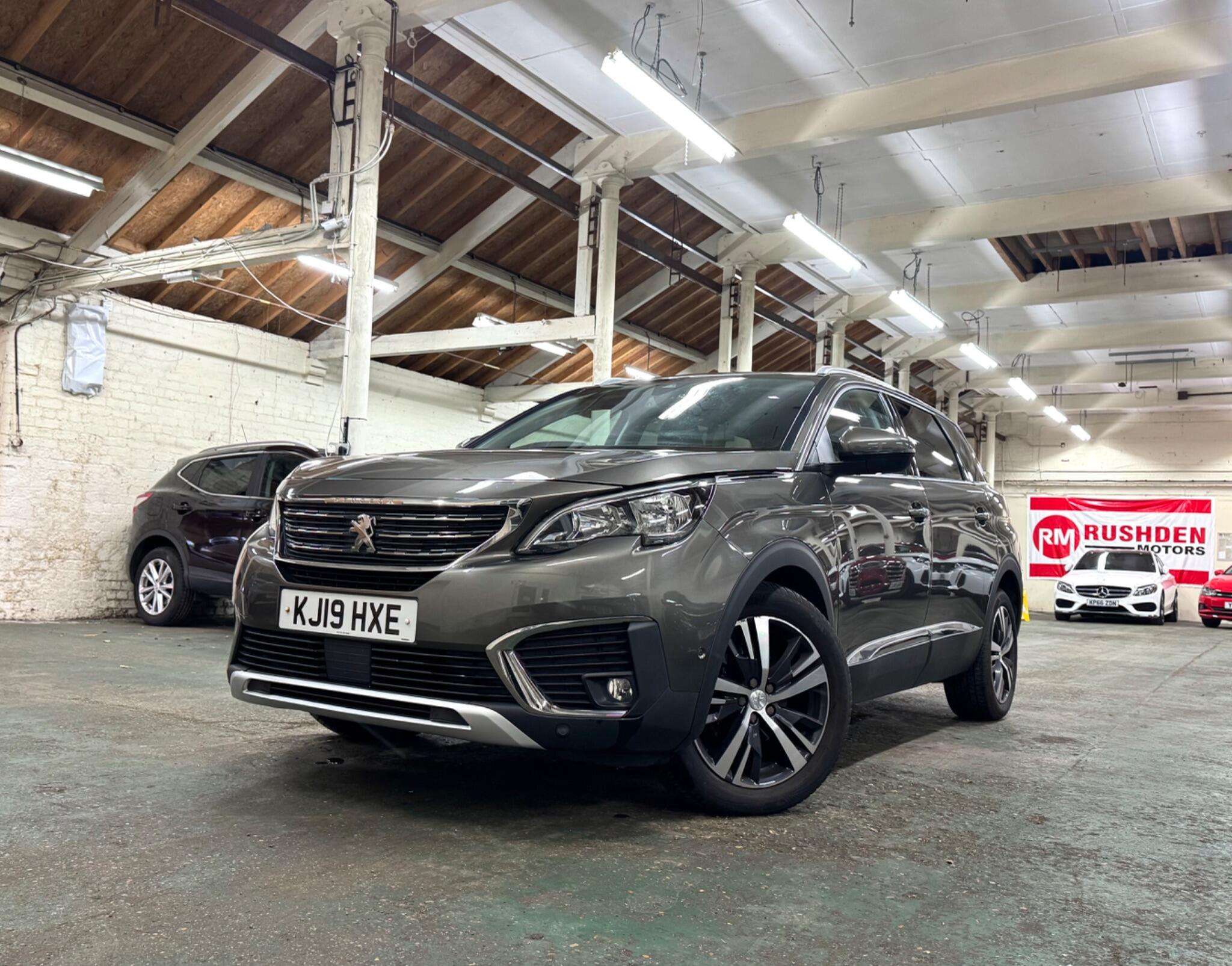 2019 PEUGEOT 5008 2019 PEUGEOT 5008