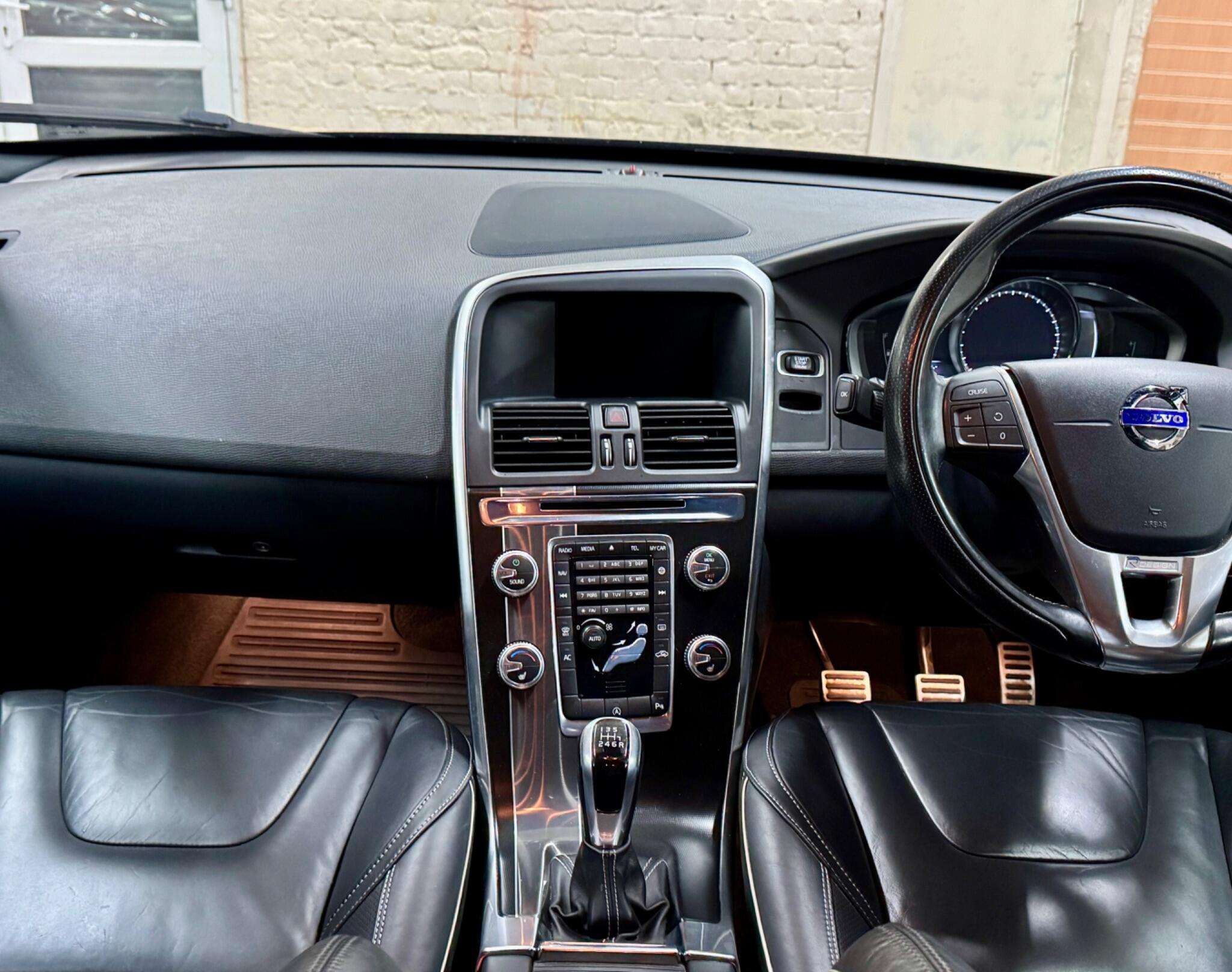 2015 VOLVO XC60 2015 VOLVO XC60