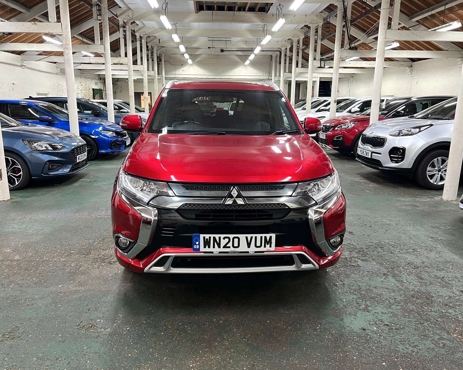 A 2020 MITSUBISHI OUTLANDER 2.4h TwinMotor 13.8kWh Dynamic CVT 4WD Euro 6 (s/s) 5dr A 2020 MITSUBISHI OUTLANDER 2.4h TwinMotor 13.8kWh Dynamic CVT 4WD Euro 6 (s/s) 5dr