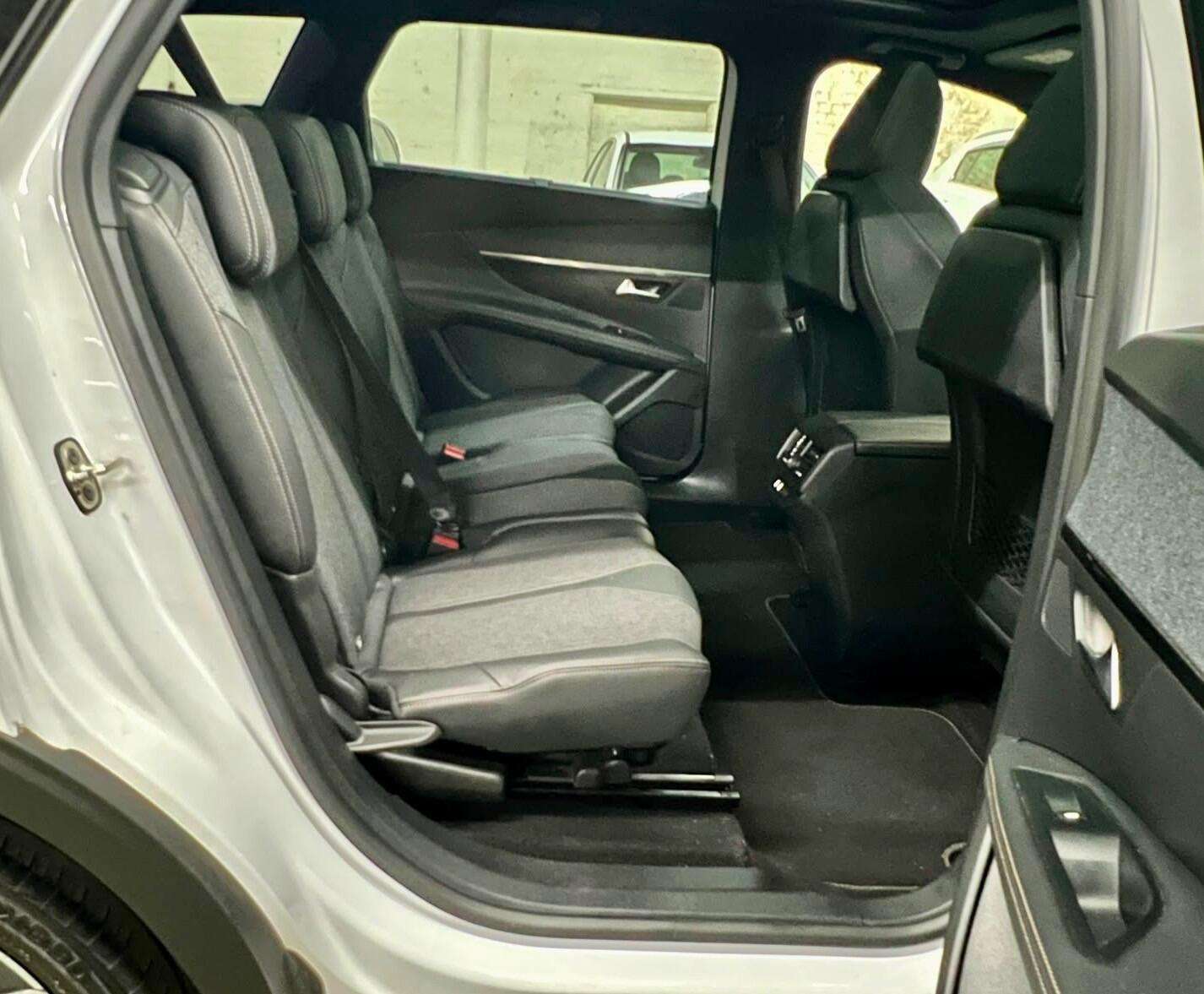 2019 PEUGEOT 5008 2019 PEUGEOT 5008