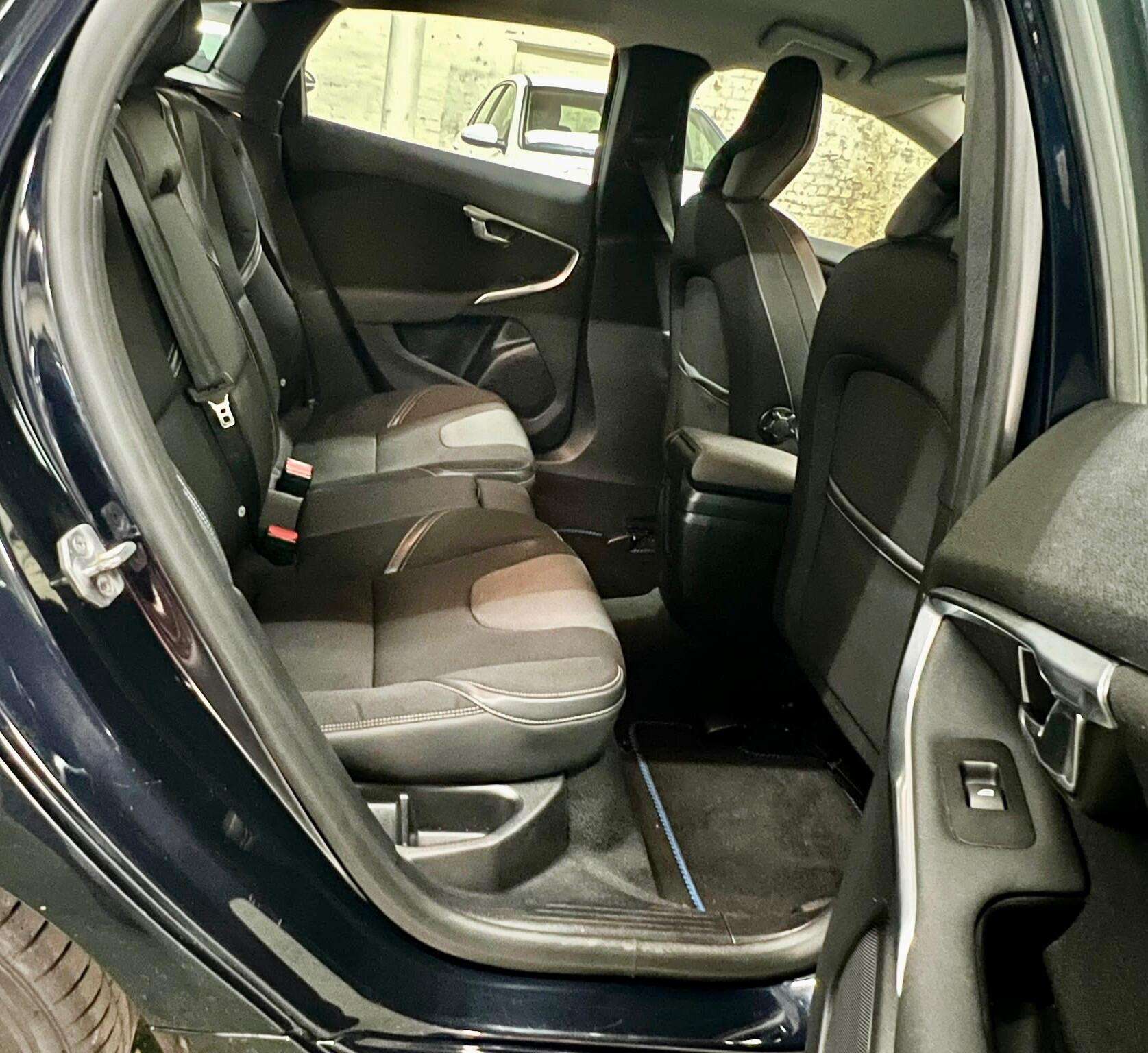 2015 VOLVO V40 2015 VOLVO V40